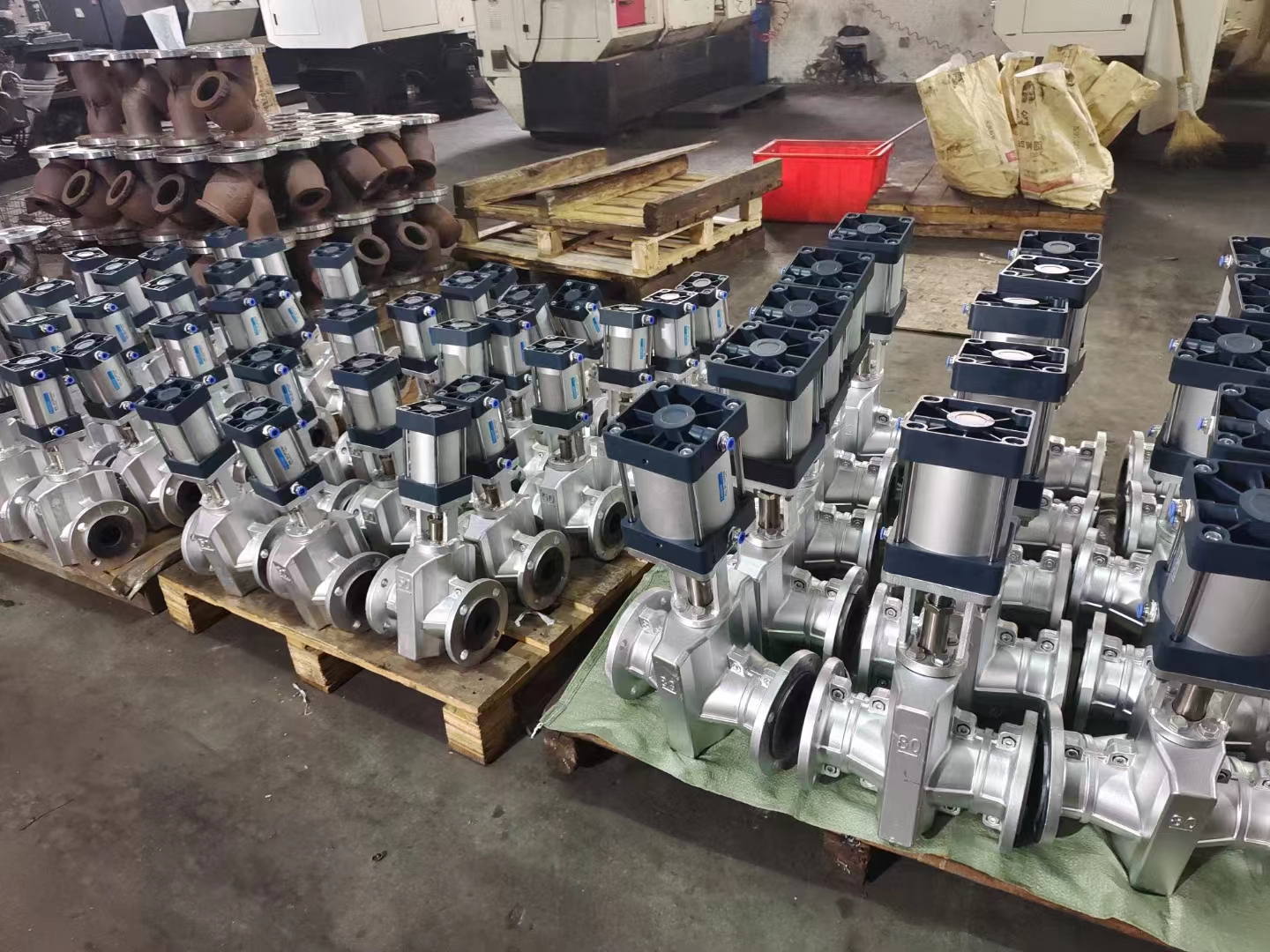 氣動管夾閥高清實物圖片.jpg 氣動管夾閥高清實物圖片.jpg