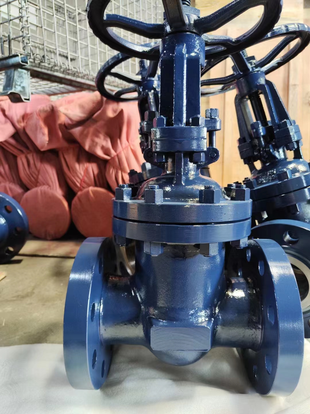 鉻鉬鋼閘閥實(shí)物圖片.jpg 鉻鉬鋼閘閥實(shí)物圖片.jpg