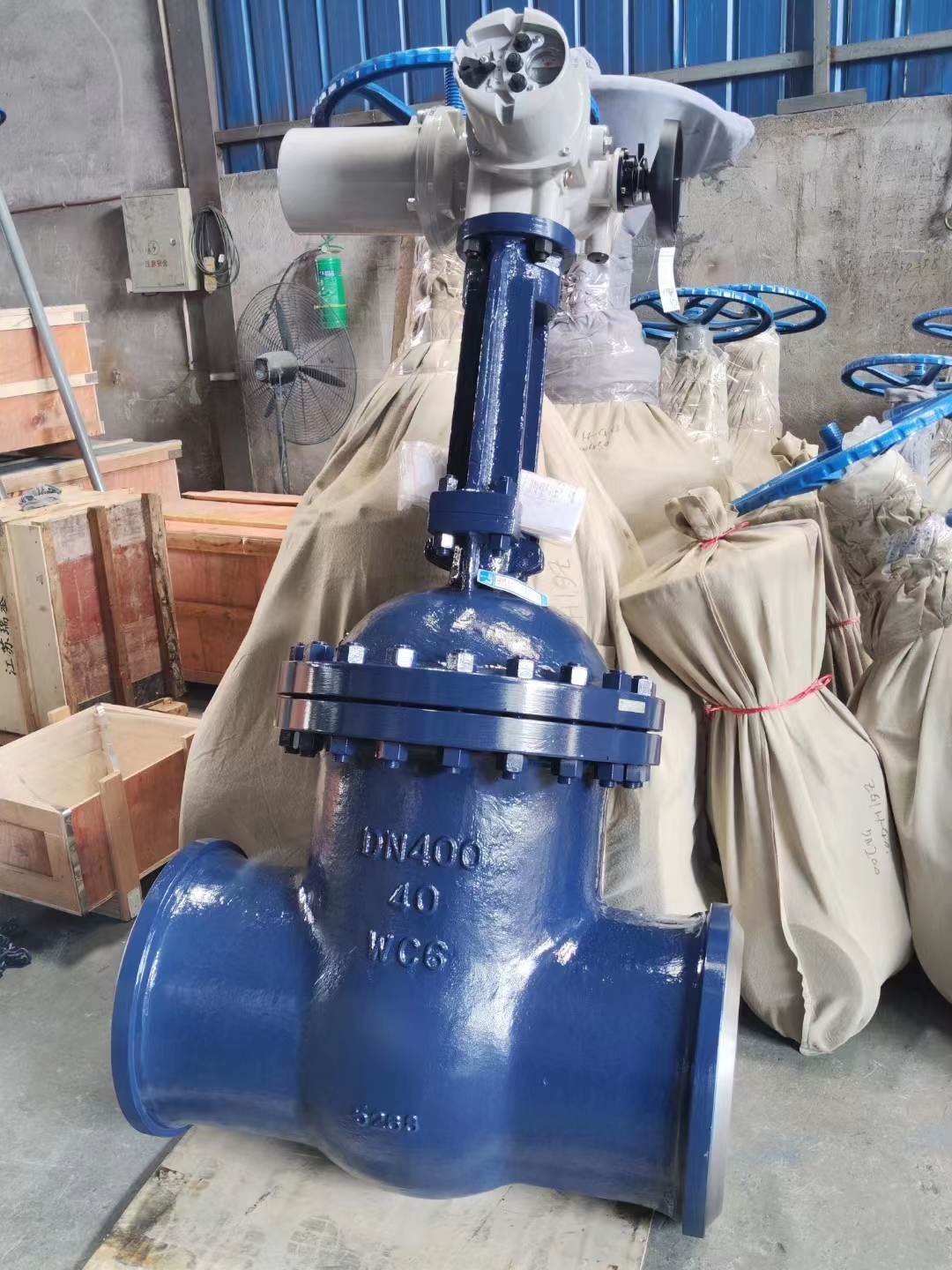 鉻鉬鋼閘閥電動(dòng)實(shí)物圖片.jpg 鉻鉬鋼閘閥電動(dòng)實(shí)物圖片.jpg